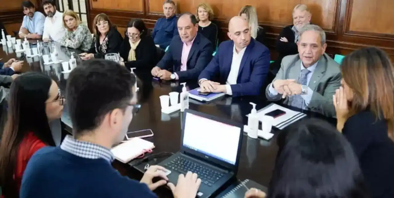 Bancarios se reúnen con el Ministerio de Trabajo para reabrir la paritaria