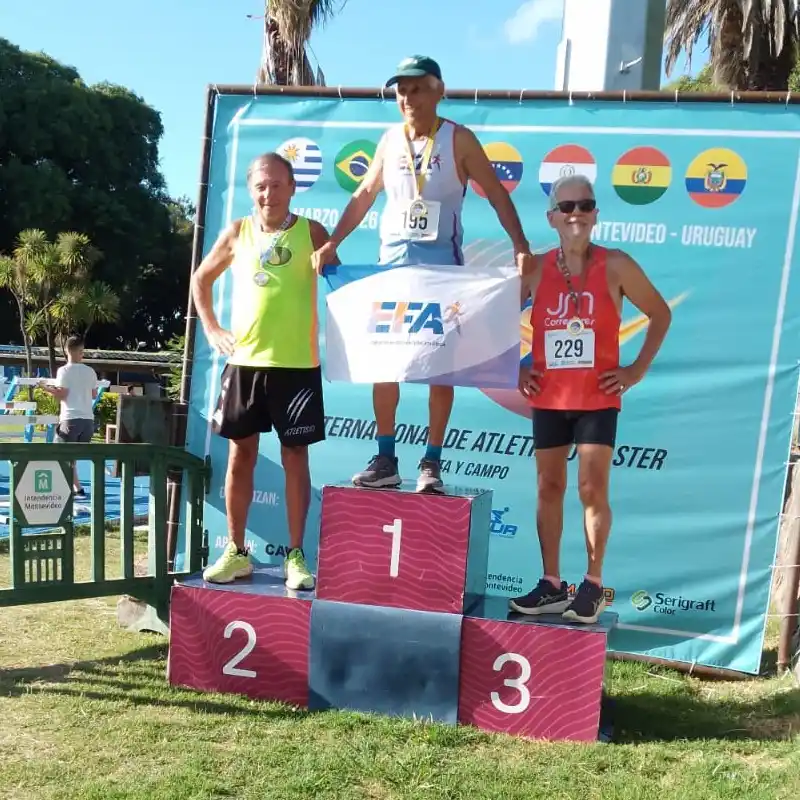 González (segundo) también se subió al podio en Uruguay