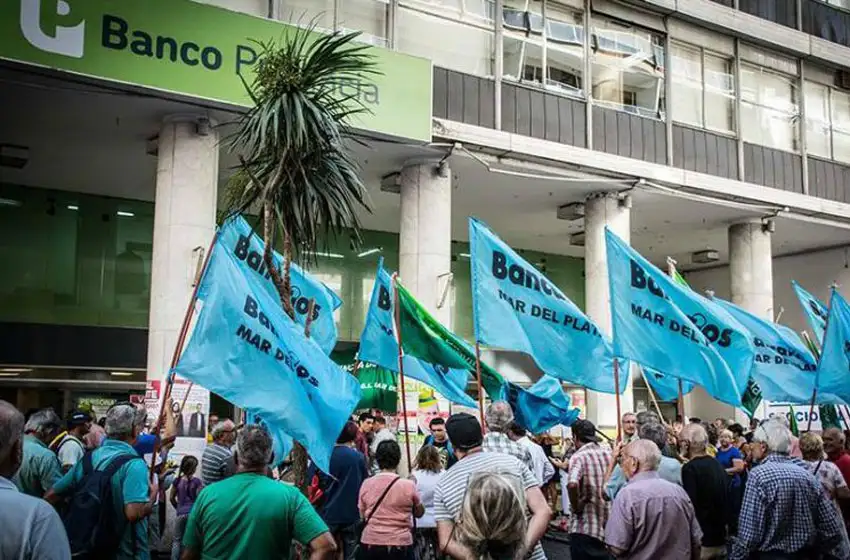 Bancarios confirmaron un paro nacional de dos horas para este lunes 