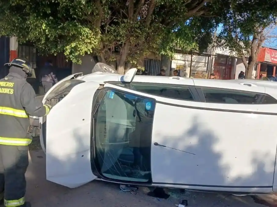 Bomberos Zapadores asistiendo en el siniestro