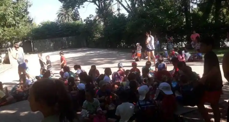 Escuelas de Verano en el Tiro Federal: compromiso de Mercedes Vellón con los padres que reclamaron
