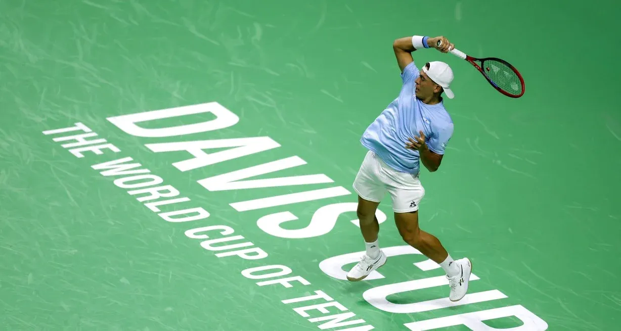 Sebastián Báez cayó ante el bicampeón Jannik Sinner en los cuartos. Crédito: Jon Nazca/Reuters
