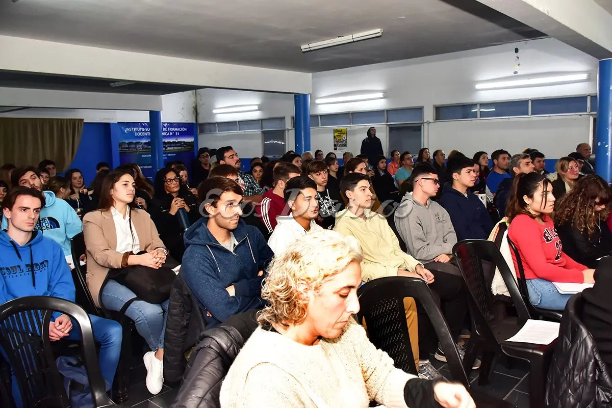Interés. En la charla sobre el proyecto Sprint realizada este viernes en el ISFD Nº 31