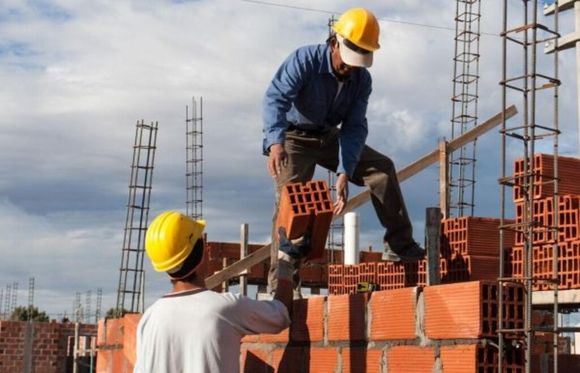 Fuerte caída del empleo registrado: más de 246.000 puestos perdidos en un año