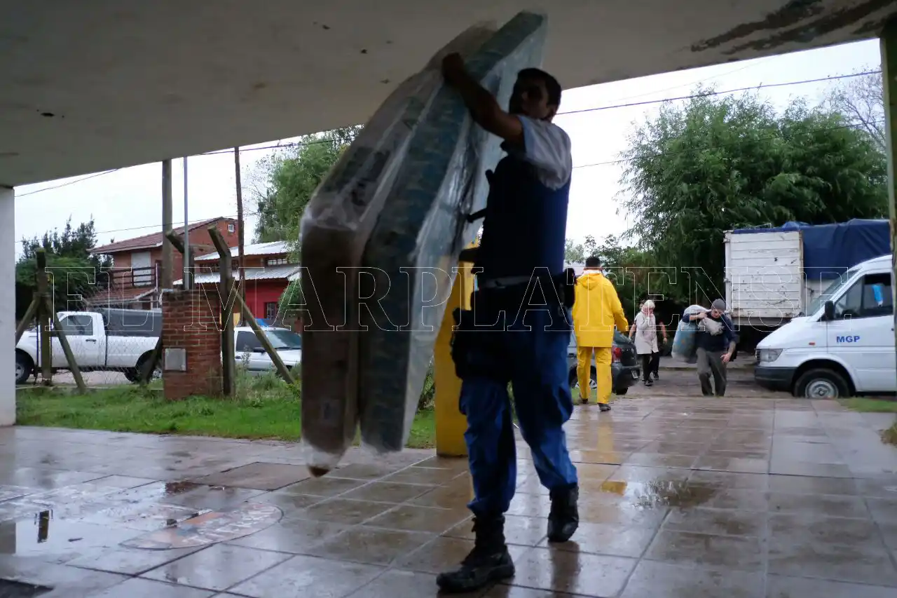 Hay 16 evacuados por el temporal