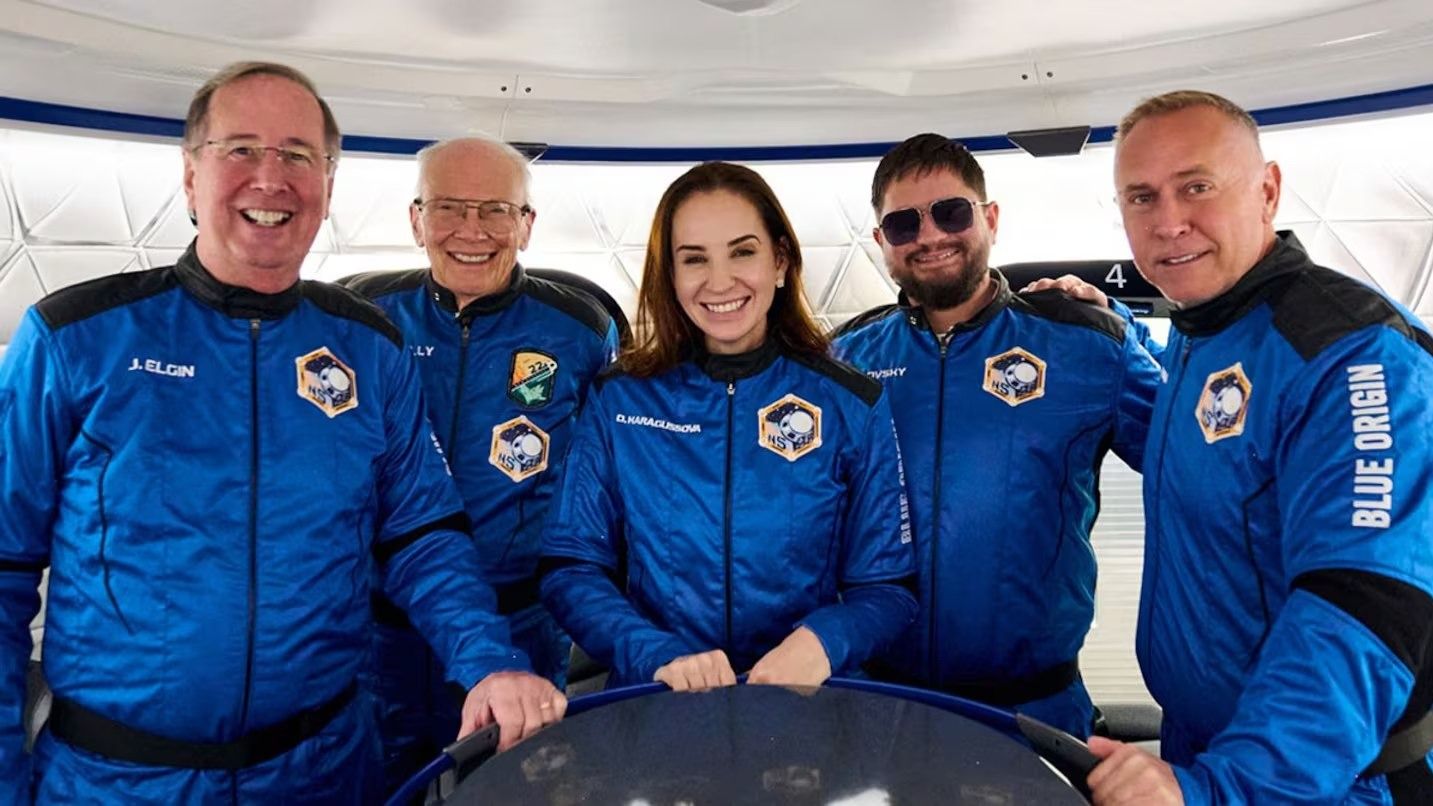 Quiénes son los seis pasajeros que vuelan hoy al espacio en una nave de Jeff Bezos