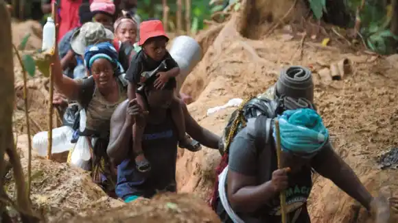 AHOGADAS mueren una madre y su pequeña hija venezolanas al cruzar un río caudaloso en la selva de Darién
