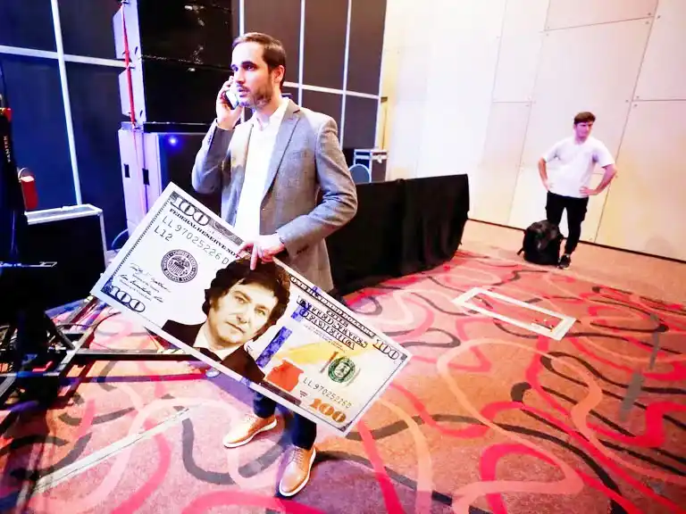 Tras el resultado de Javier Milei, el mercado espera una fuerte suba del dólar y mucha volatilidad