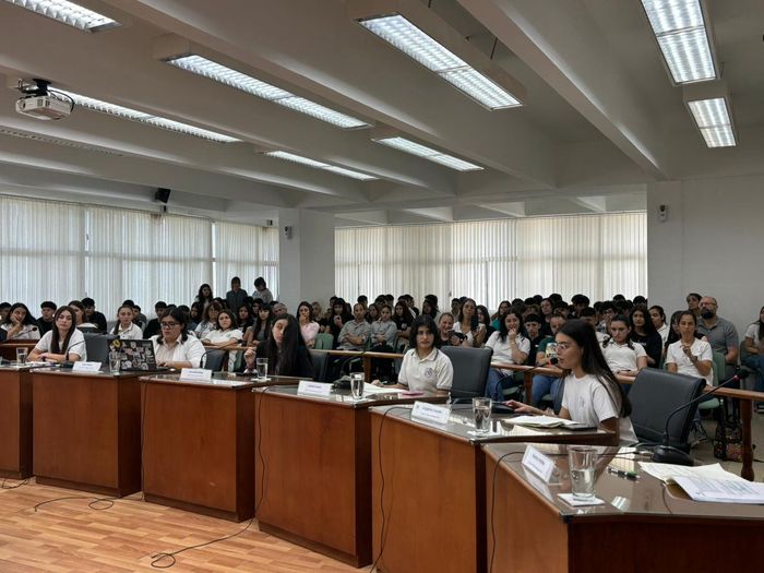 Morena, Justino, Emma, Angelina y Ramiro - estudiantes de la "Escuela Normal" (Escuela de Enseñanza Media N° 204 "Domingo de Oro") - 4