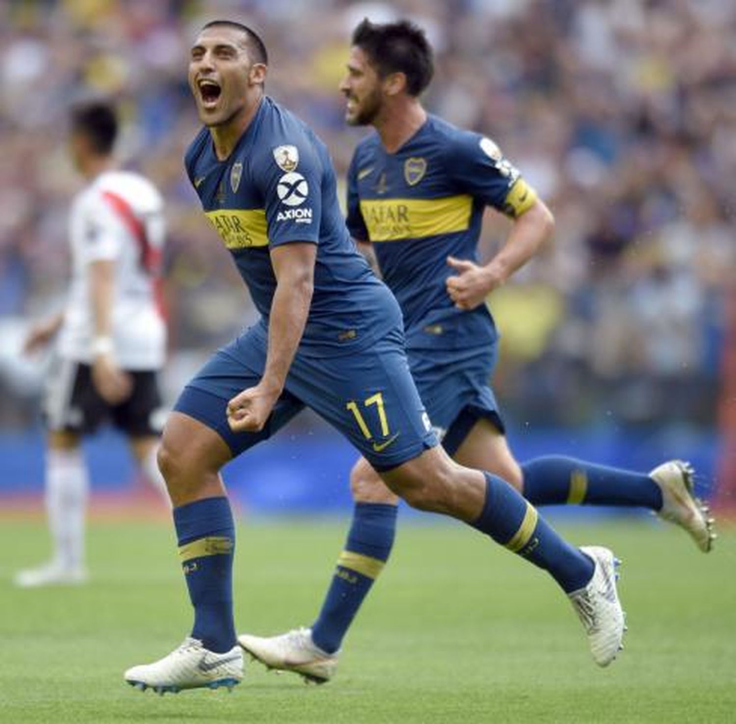 Wanchope Ábila volvió a entrenar a la par del grupo