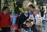 Pese a que ya no es obligatorio, aún son muchos los tandilenses que utilizan el barbijo en espacios al aire libre