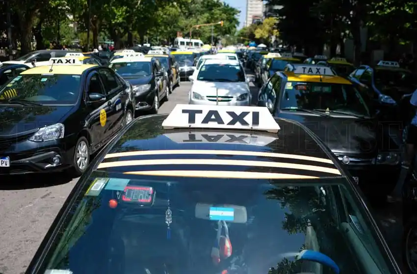 Taxis vs Uber: "Al Emtur le resulta fácil ver la paja en el ojo ajeno y no la viga en el propio"