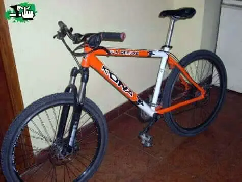 Sustraen una moto y bicicleta