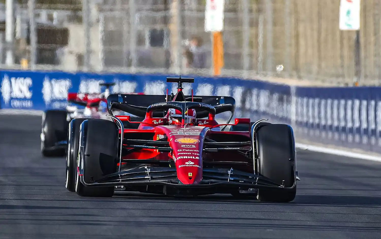 Charles Leclerc dominó los ensayos en Arabia