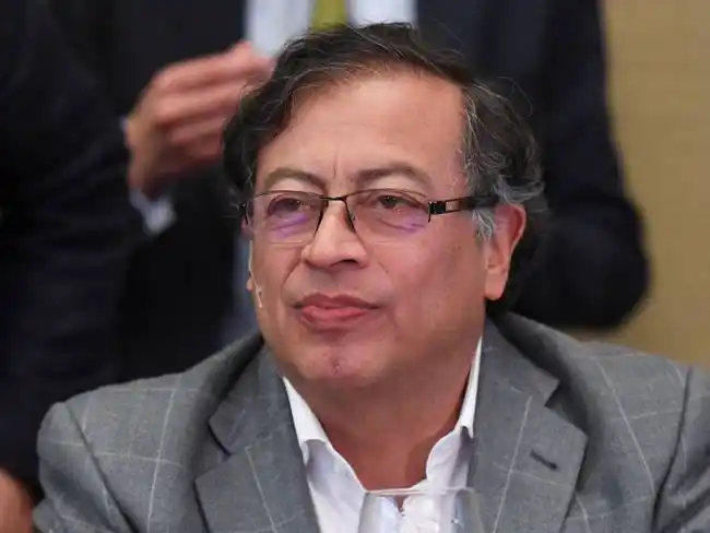¡HECHO HISTÓRICO! 8 EXTRADICIONES firma Gustavo Petro