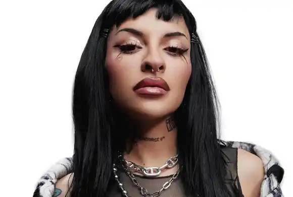 La artista Cazzu relanza su perfil en una plataforma de contenido para adultos
