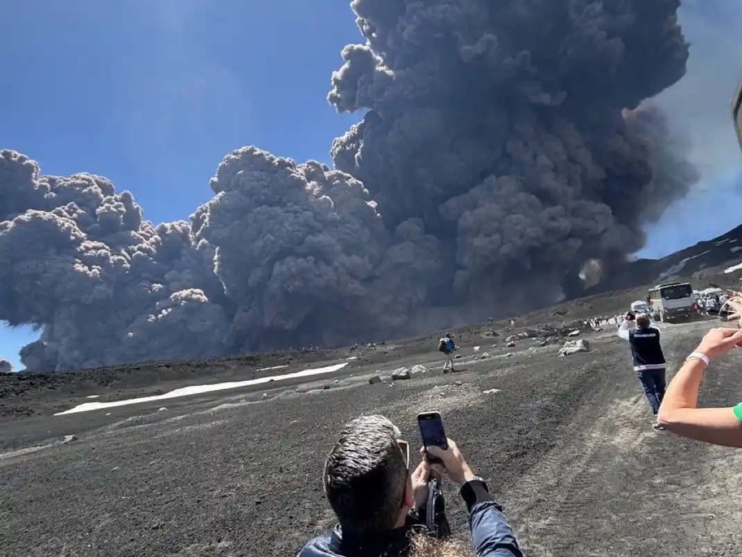 El volcán Etna entró en erupción: Italia enciende las alarmas