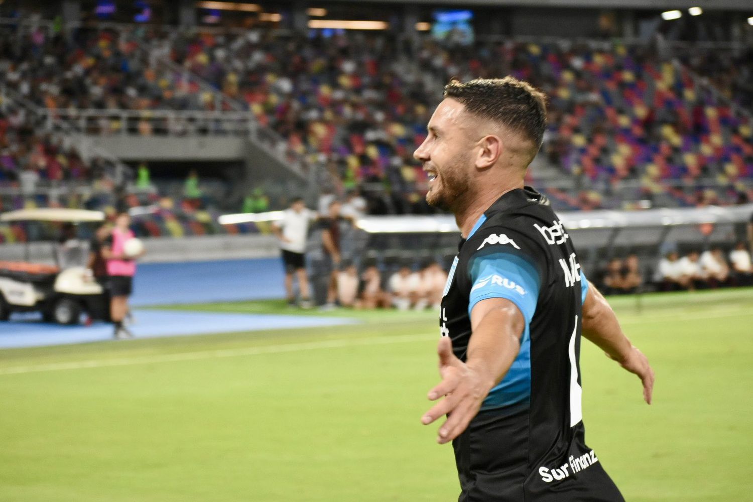 Racing se hizo fuerte de visitante y sigue en la pelea
