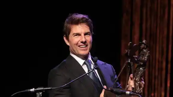 Tom Cruise le lleva 20 años a su nueva novia