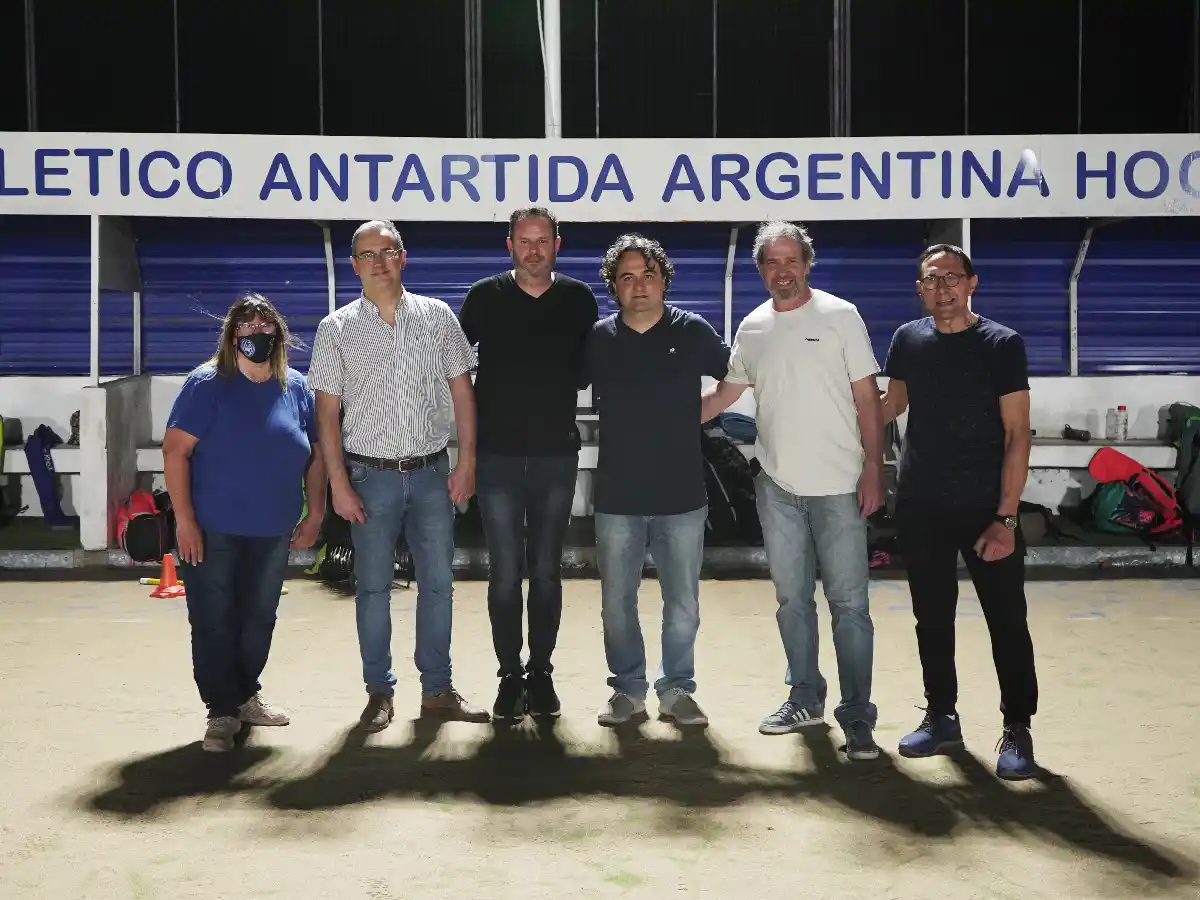 La cancha de hockey ya tiene la nueva iluminación