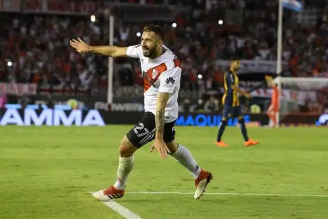 Tinder gol: Gallardo le sigue buscando la mejor pareja a Pratto