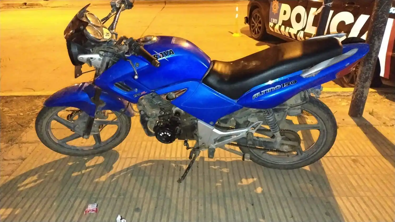 La motocicleta recuperada por la policía.