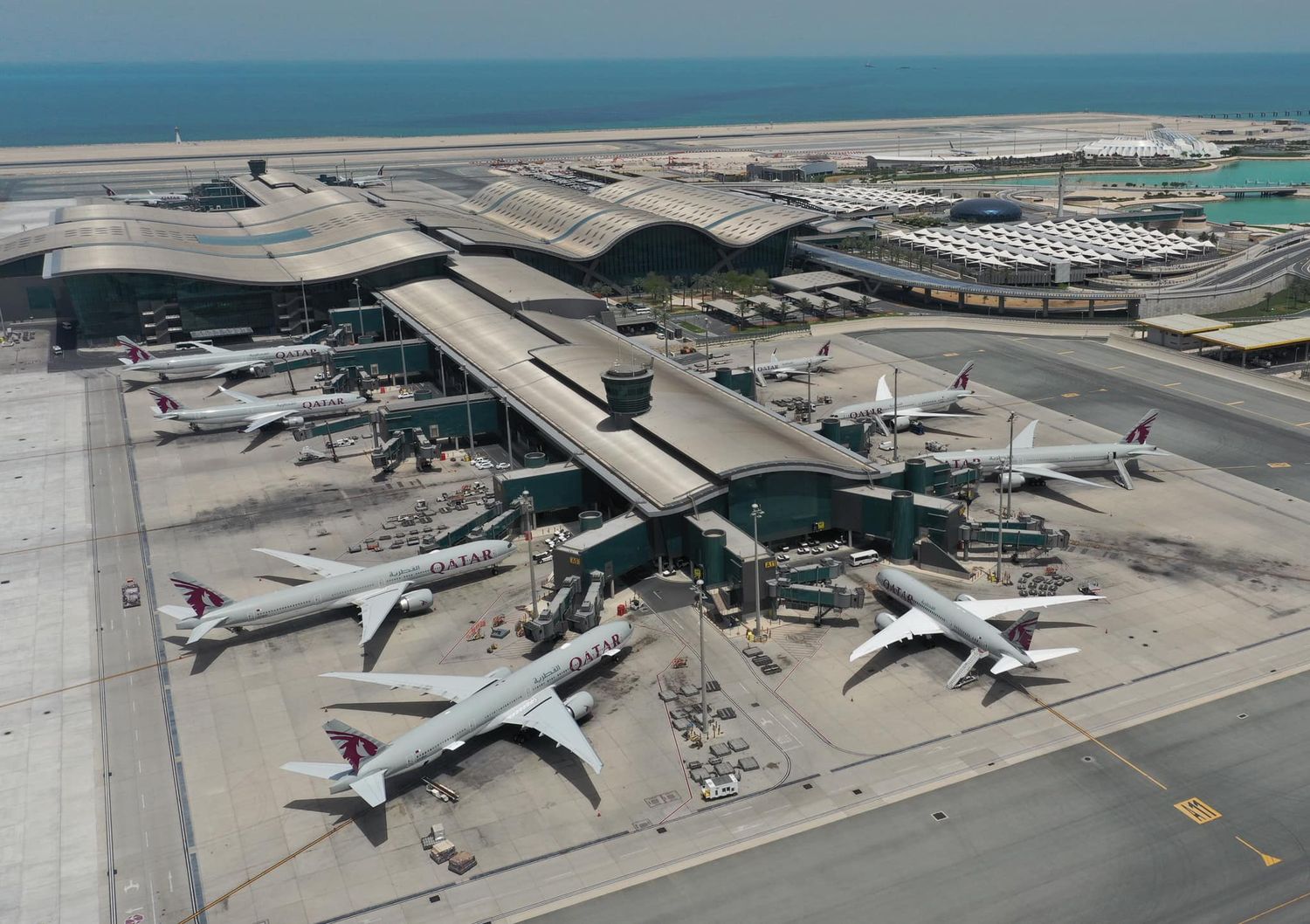 CEO de Qatar Airways dice que Airbus y Boeing se equivocaron al tercerizar tareas
