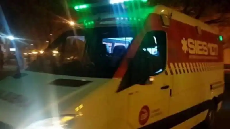 Una bala perdida le impactó en el cuello cuando salía de un festejo