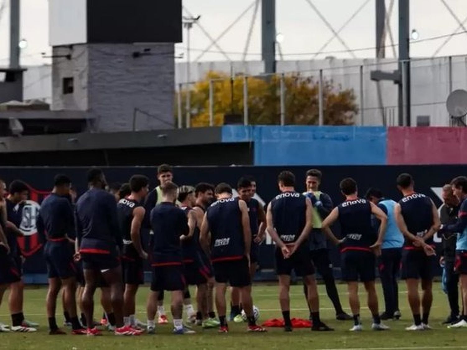 San Lorenzo al borde del colapso: paro del plantel, deudas millonarias y presión antes de un duelo clave