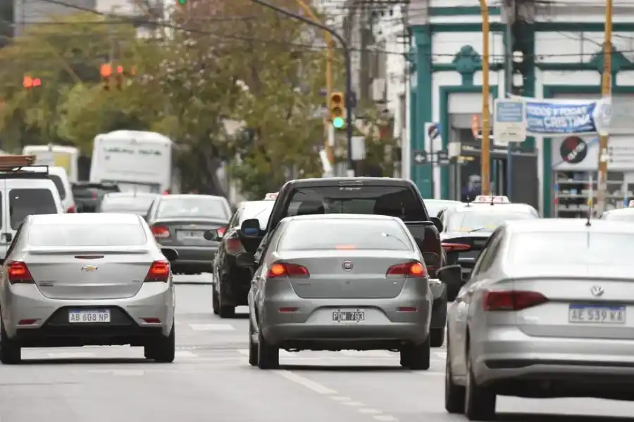 Por su alto precio, la venta de combustibles cayó un 11%