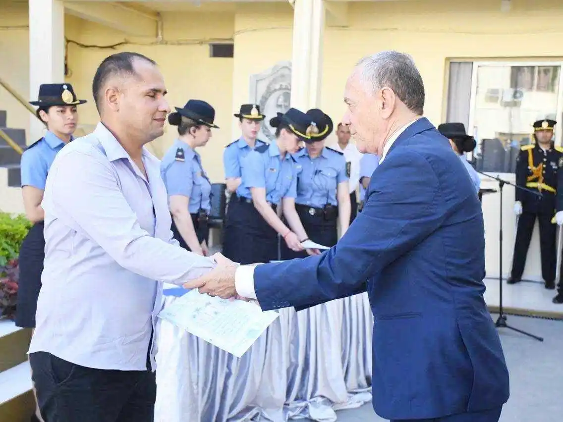Acto de entrega fojas de servicio al personal que pasó a retiro