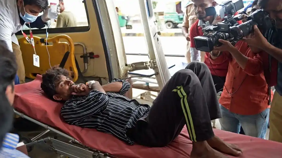 LA MUERTE LLEGÓ en unos tragos: al menos 34 víctimas en India por consumir alcohol adulterado