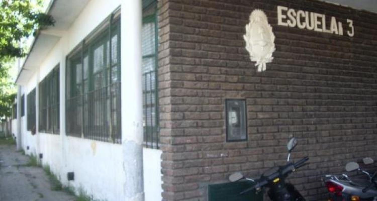 Denuncian irregularidades con los alimentos de la Escuela 3
