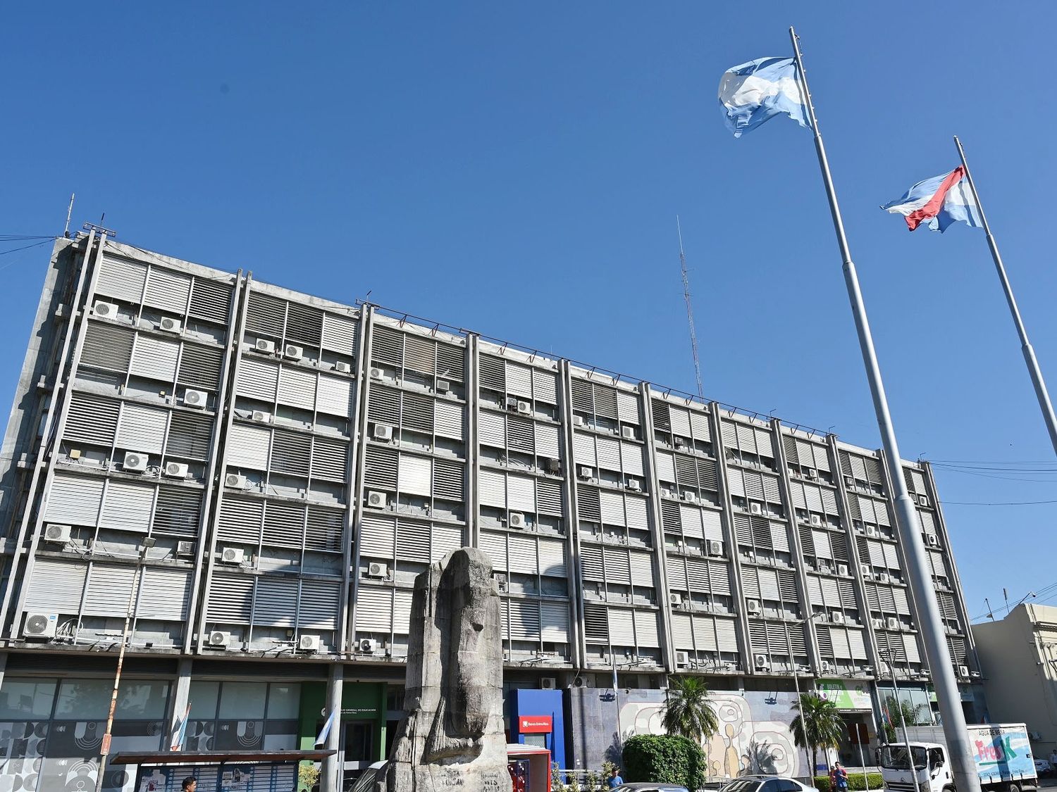 El Gobierno garantiza el derecho a la educación y ordena las asambleas docentes para evitar perjuicios a los alumnos