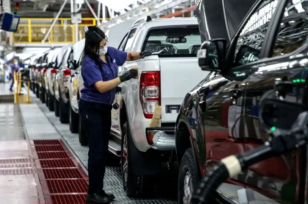 Creció casi 15% interanual en noviembre la producción nacional de vehículos