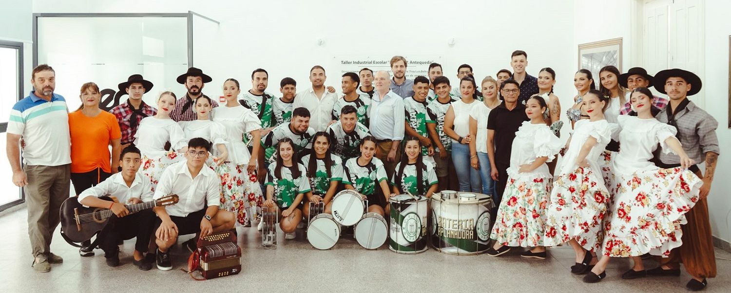 Con una delegación de artistas se presentaron oficialmente  las fiestas populares