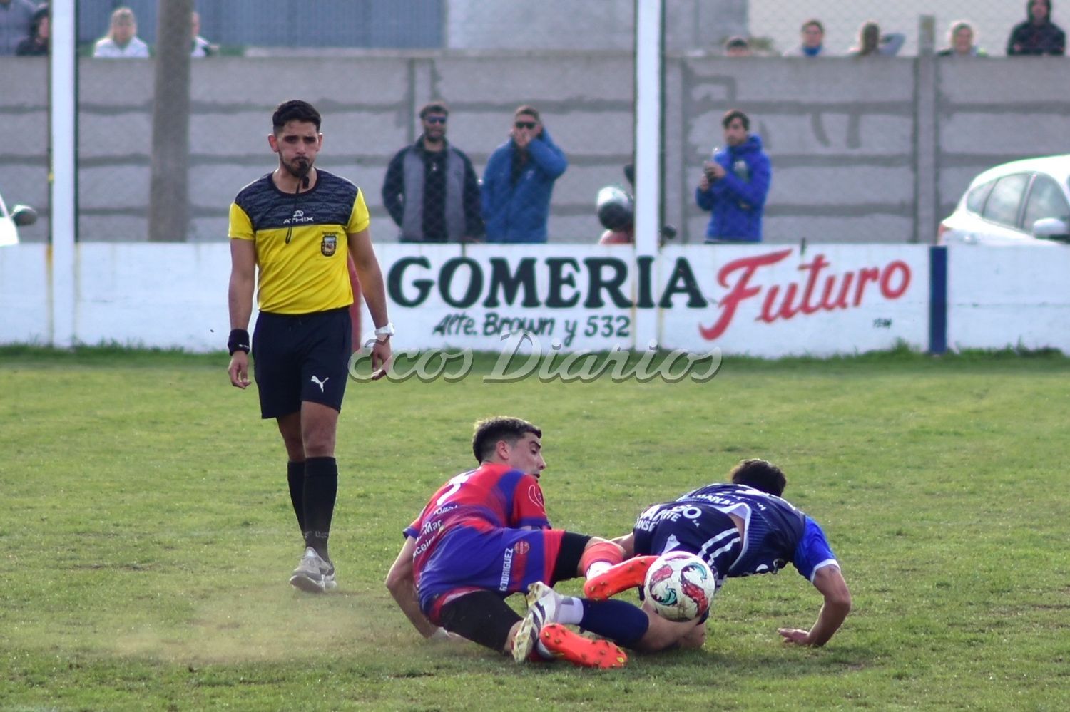 Fricción. En el duelo entre Defensores y Ministerio