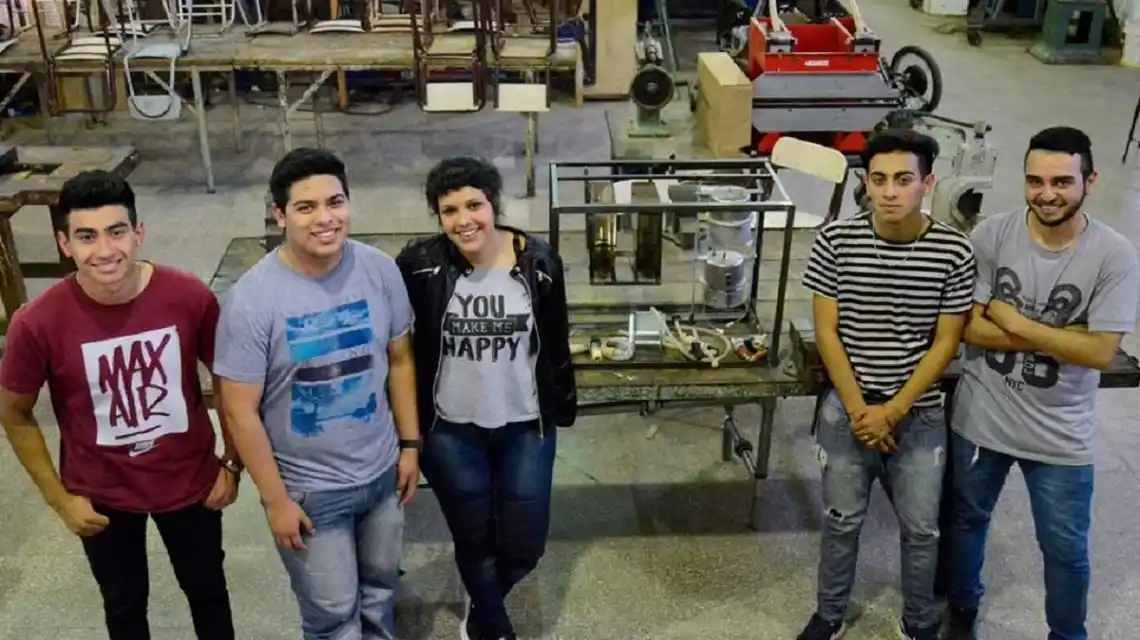 La Plata: Inventan la primera máquina expendedora de agua, yerba y azúcar