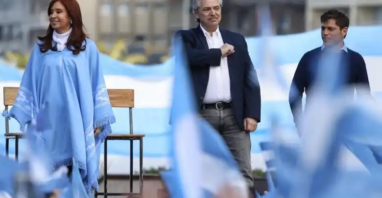 En silencio, Cristina le sigue contando las costillas al Presidente