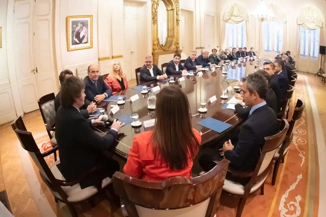 El presidente Milei en su reunión con los gobernadores