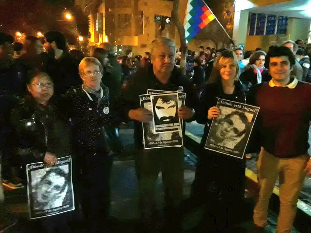 24 años de la desaparición de Miguel Bru: Nueva vigilia en La Plata