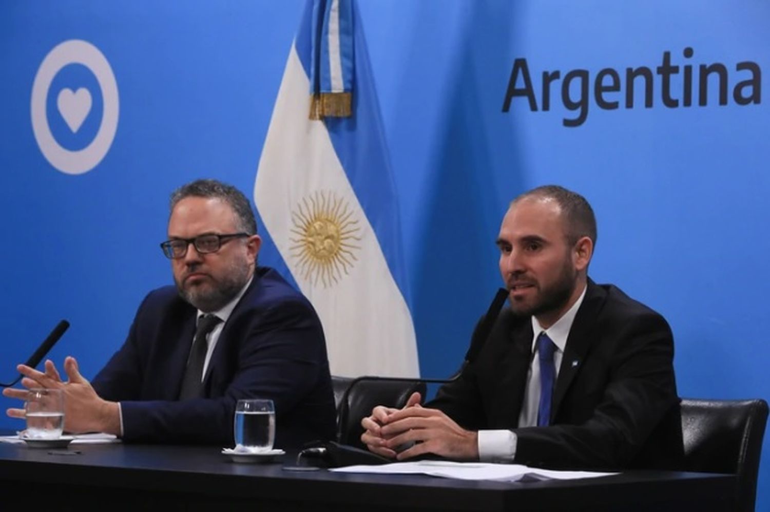 El Gobierno anunció un paquete económico: seguro de desempleo, precios máximos, nuevo Procrear y salarios privados a cargo del Estado