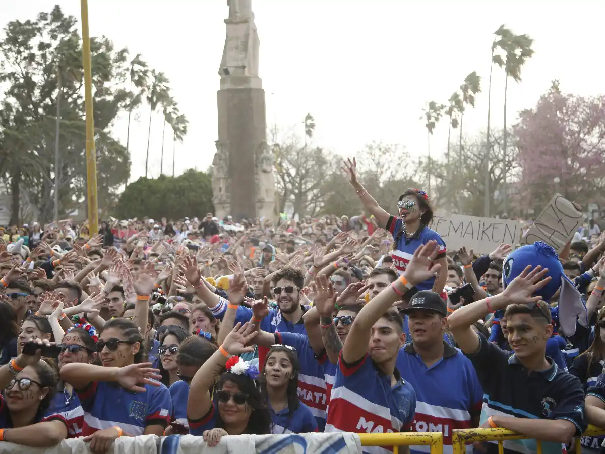 Arranca la Estudiantina  en la plaza Vélez Sarsfield 
