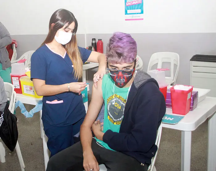 Arribaron 280 Moderna para aplicar a chicos de 13 a 18 años