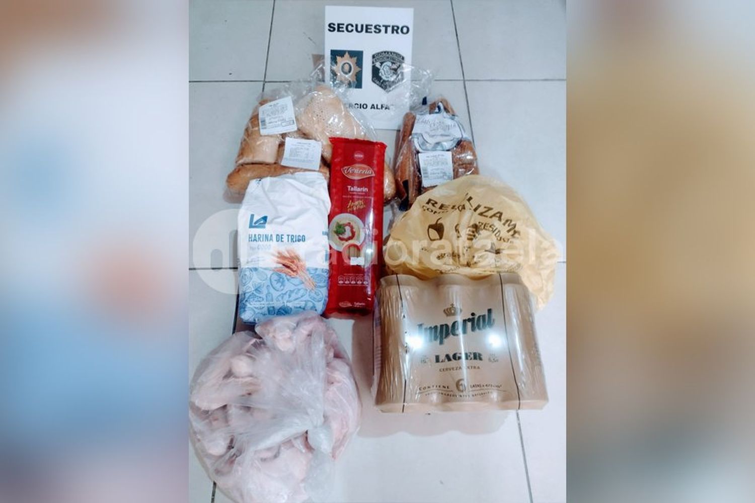 “Afanó” una bolsa de mandados con alimentos que encontró en una bicicleta