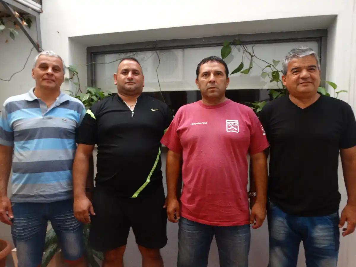 Juegan con el reglamento bajo el brazo