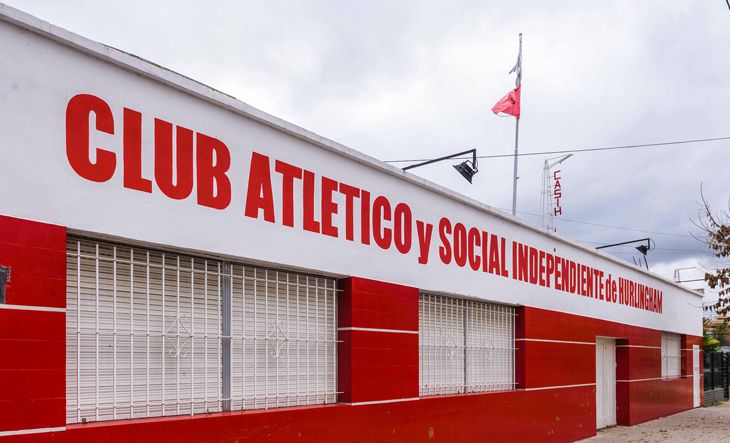 Un club de Hurlingham abre sus puertas para ver gratis las nuevas transmisiones del fútbol pago