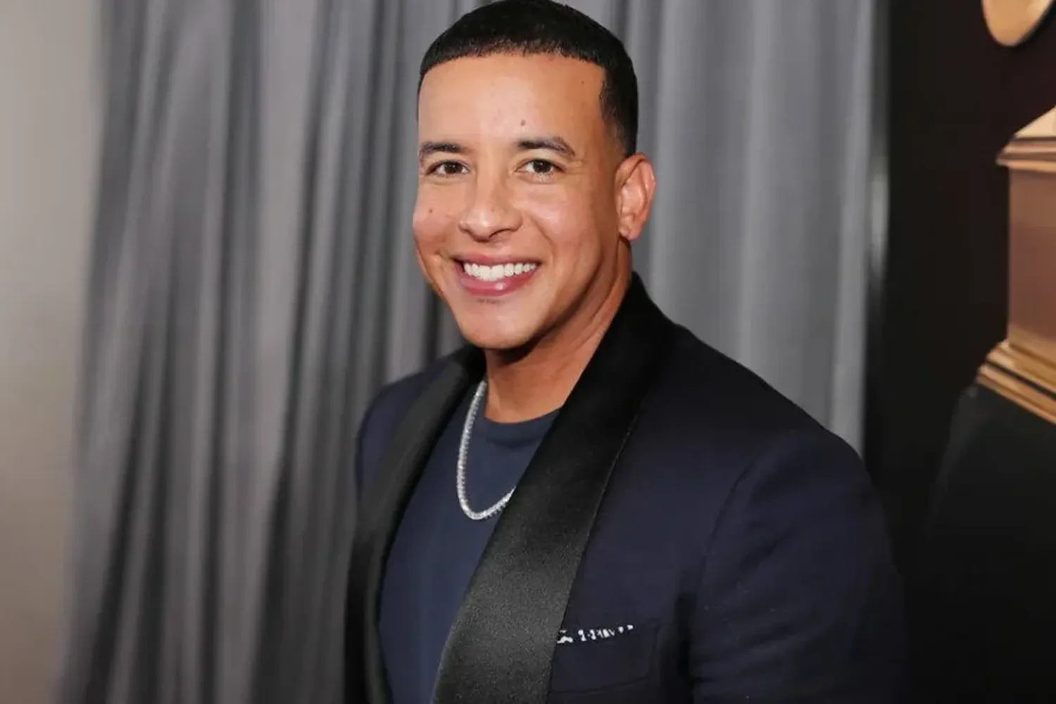 Un hotel deberá pagarle casi un millón de dólares a Daddy Yankee por robo de joyas