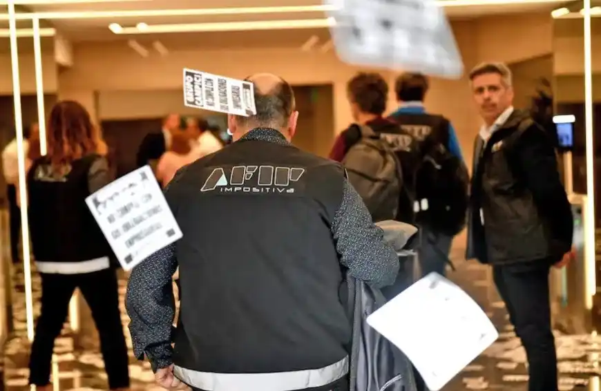 Una financiera porteña fugaba dólares mediante CUITs de personas indigentes