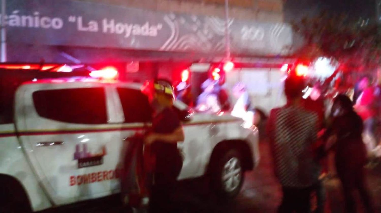 ¡ALERTA! Se registró incendio en locales comerciales del mercado de La Hoyada (VIDEO)